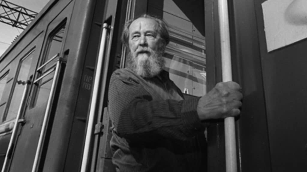 Aleksandr Soljenítsyn: Uma Exploração da Vida e Obras do Ícone Literário Russo