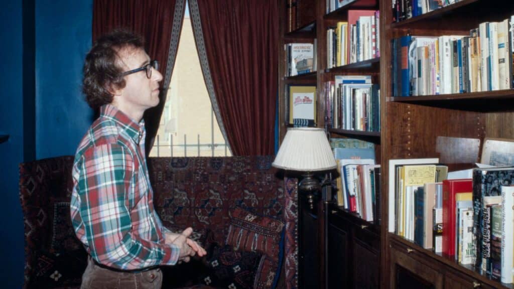 Descubra os 5 Livros Favoritos de Woody Allen – O Quarto é Brasileiro