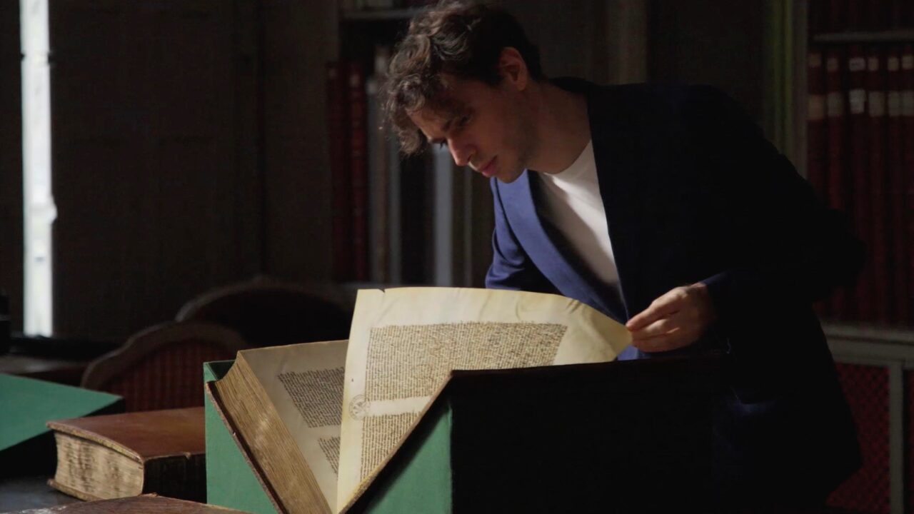 Manuscrito Medieval da Távola Redonda Perdido Há 700 Anos é Encontrado!