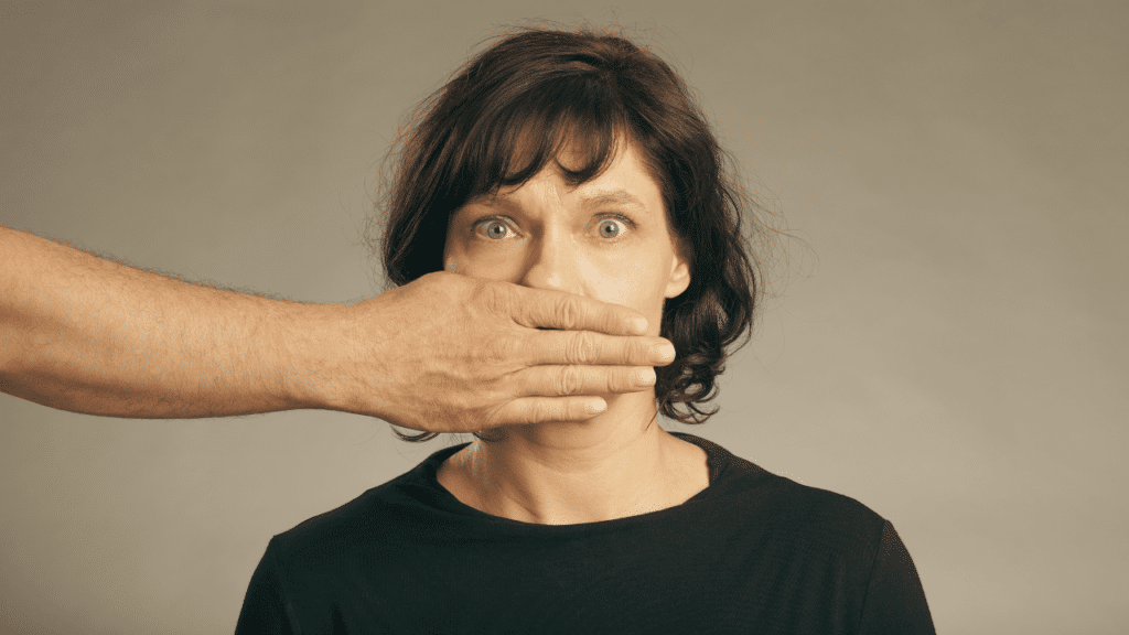 Espiral do Silêncio – Como a Opinião Pública é Manipulada e Como Romper esse Ciclo